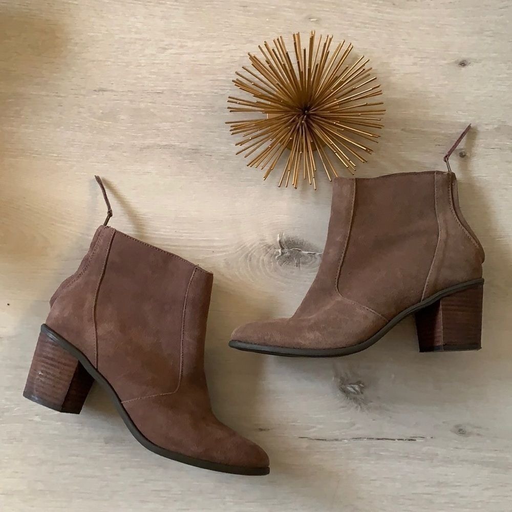 Croma Vintage Brown Bootie suede chunky heels Size 10 Classic Elegant Minimalist